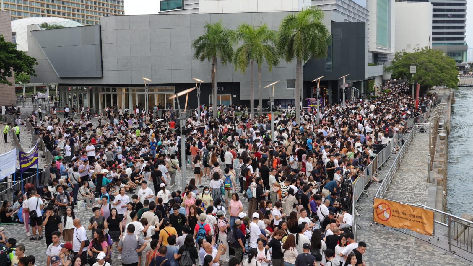 政府呼籲旅客預留充足時間。(陳奕釗攝)