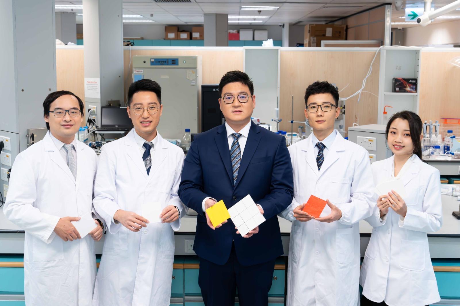 曹之胤教授（中）領導的研發團隊在製冷技術中取得突破。 （香港城市大學提供）