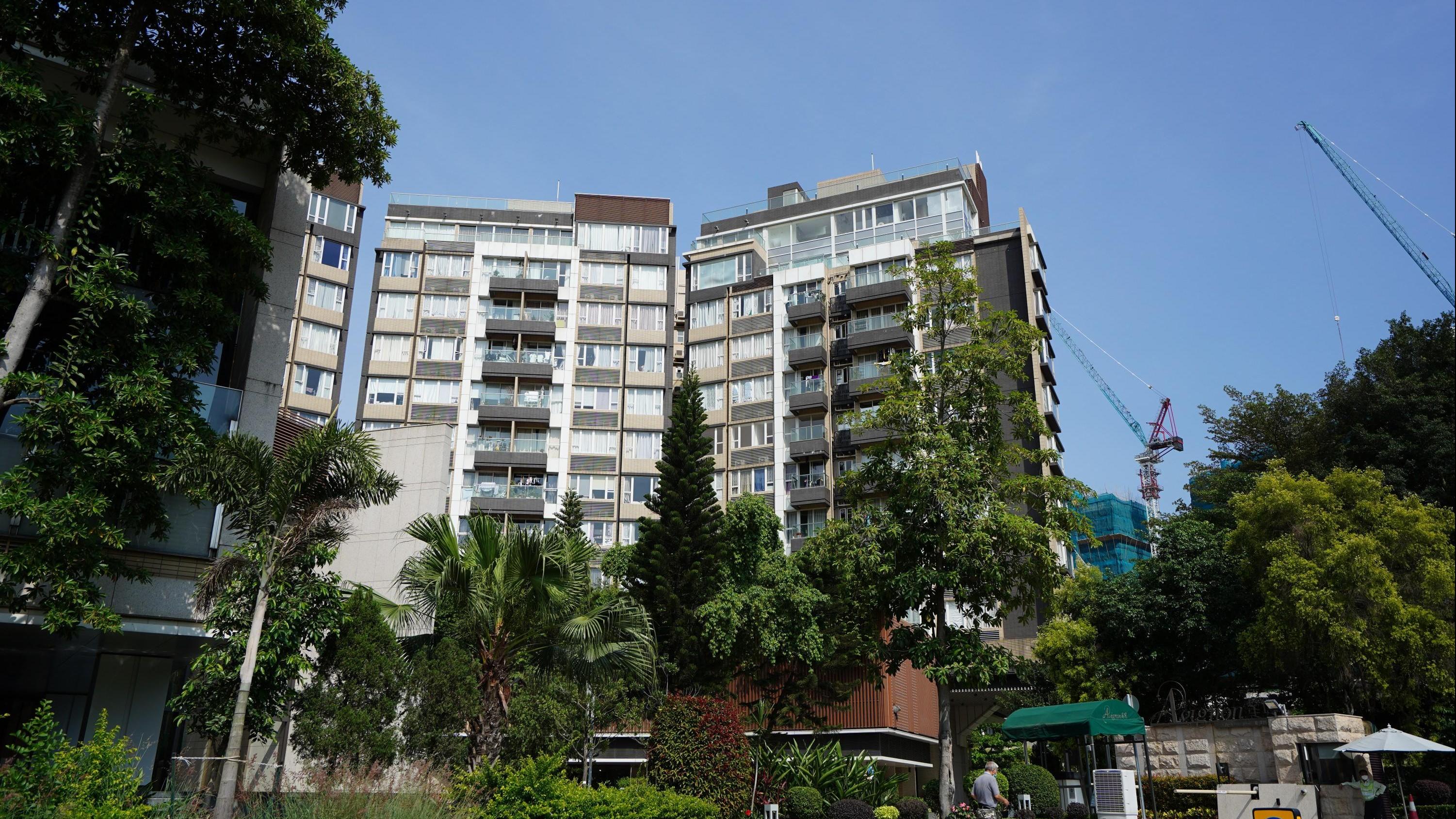 屯門星堤套三房連天台特色戶，最新獲區內租客以連車位1,465萬元承接，上手業主13年帳蝕655萬元。(資料圖片)