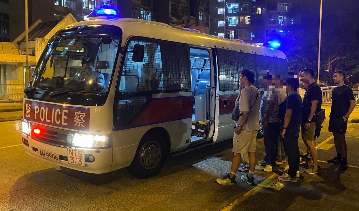 警沙田打擊街頭聚賭拘12人(警方圖片)