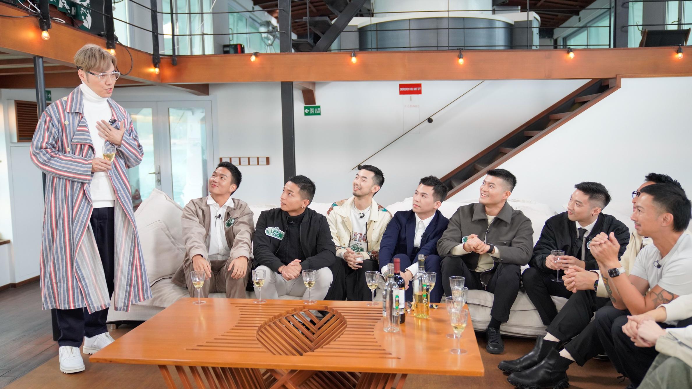 Vinci安排10位參加者上船進行首次會面。.