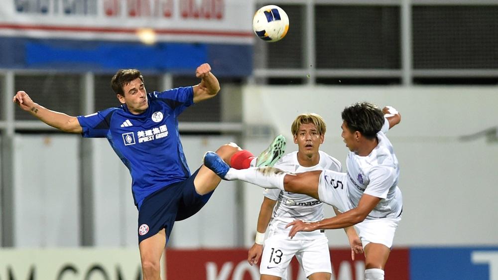 香港代表的東方在主場2:3僅負日本的廣島三箭。(新華社)