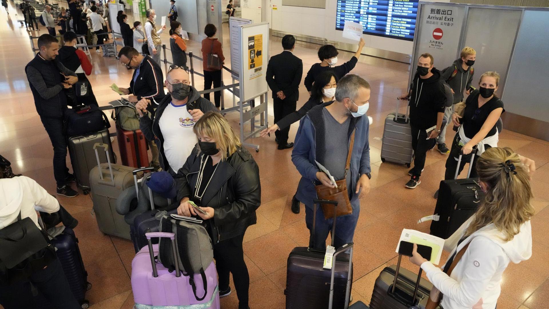日本女拎住LV紙袋回國太顯眼　遭海關截查課稅