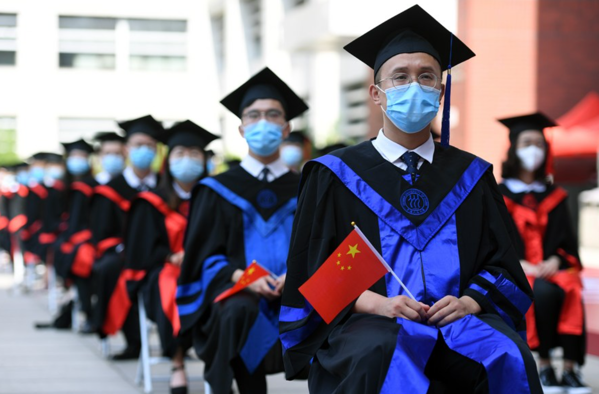  「網課一代」2022年至2024年屆大學生，畢業求職時被不少企業以「不接收『疫情班』」為由拒聘用 (新華社資料圖片)