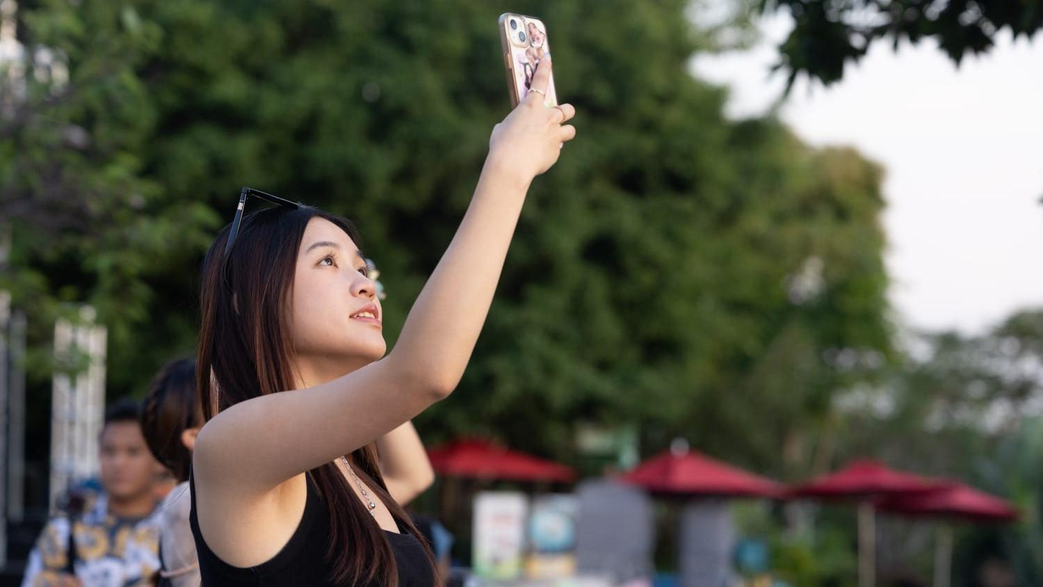 天文台預測本周中後期稍涼。(資料圖片)