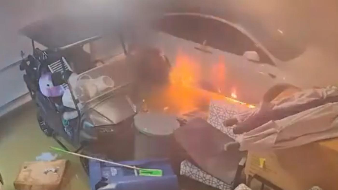 美國佛州當局發布影片警告，Tesla浸泡在海水一段時間，可能會火燒車。(互聯網)