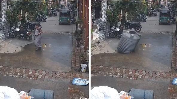 女子行經小巷，被從天而降的巨型水塔砸中。(互聯網)