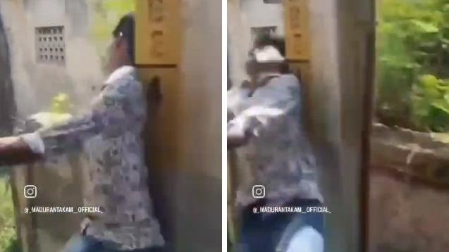 少年把身體伸出火車，沒注意下突然猛撞黃色水泥柱。(互聯網)