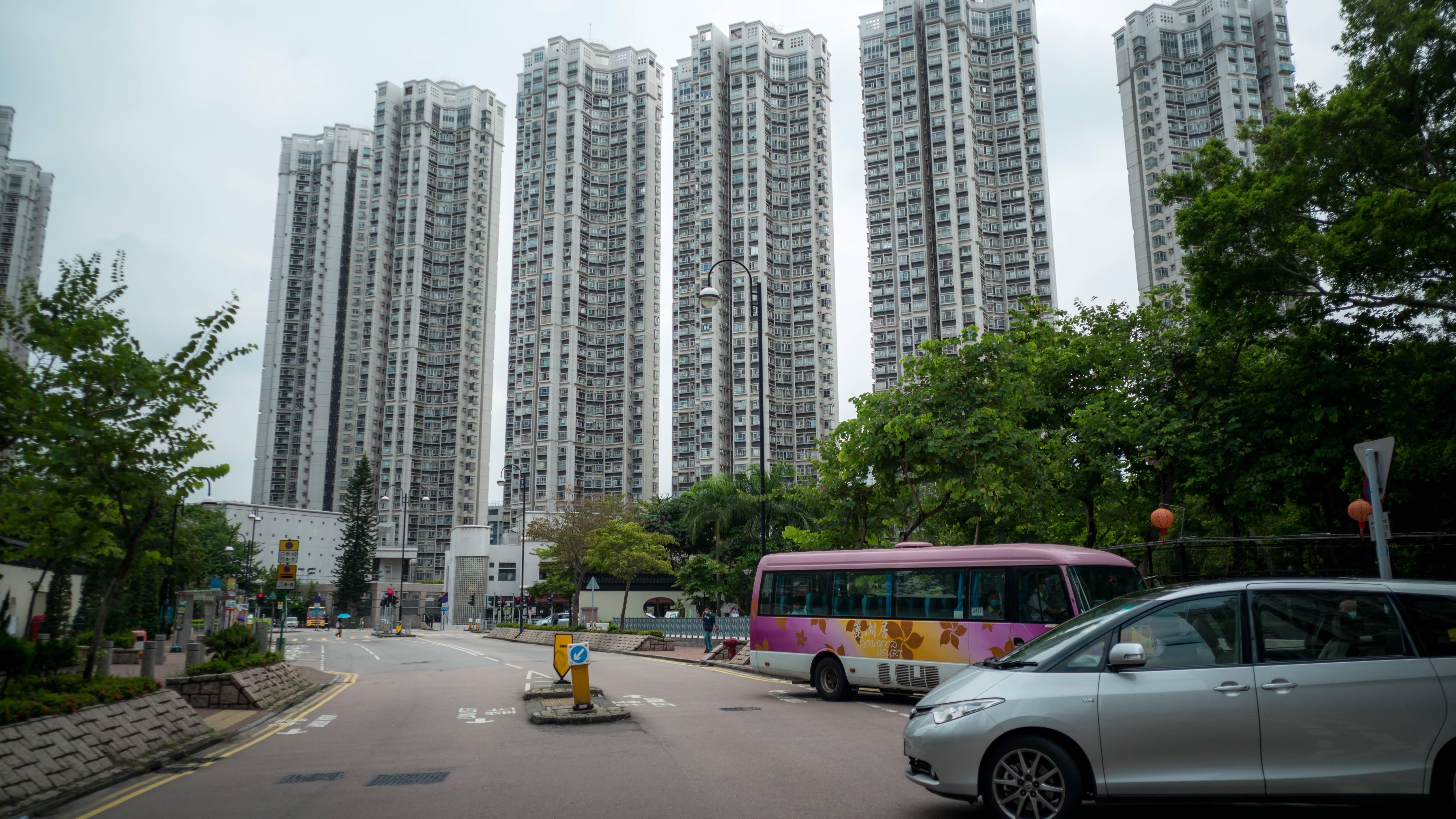 天水圍嘉湖山莊一個雙號車位，最新以100萬元沽出，原業主持貨6年帳輸60萬元。(資料圖片)