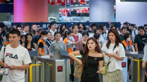 十一黃金周吸引不少內地旅客來港。(資料圖片/陳奕釗攝)