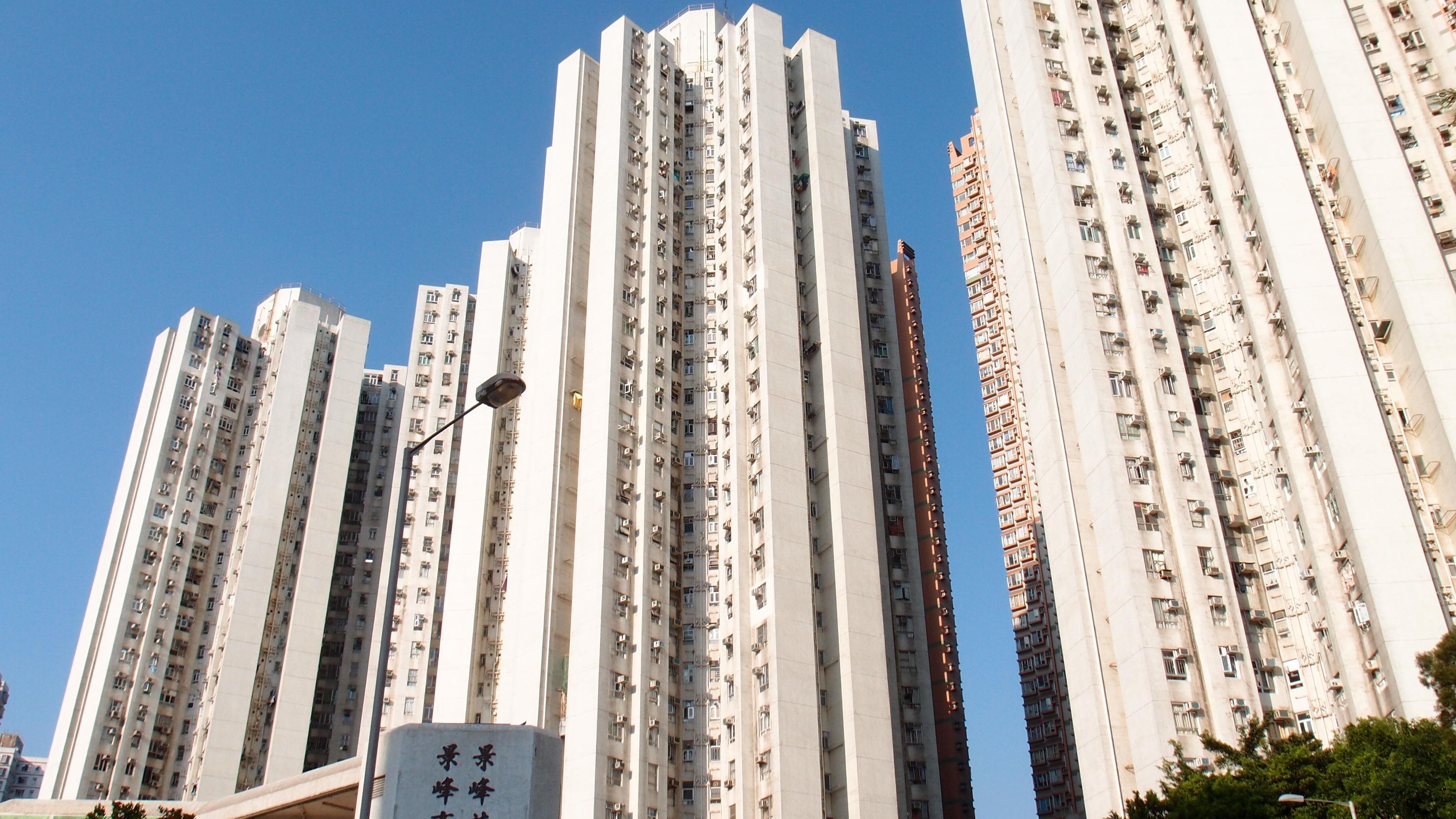 屯門居屋景峰花園未補地價兩房戶，最新以300萬元易手，39年大幅升值近18倍。