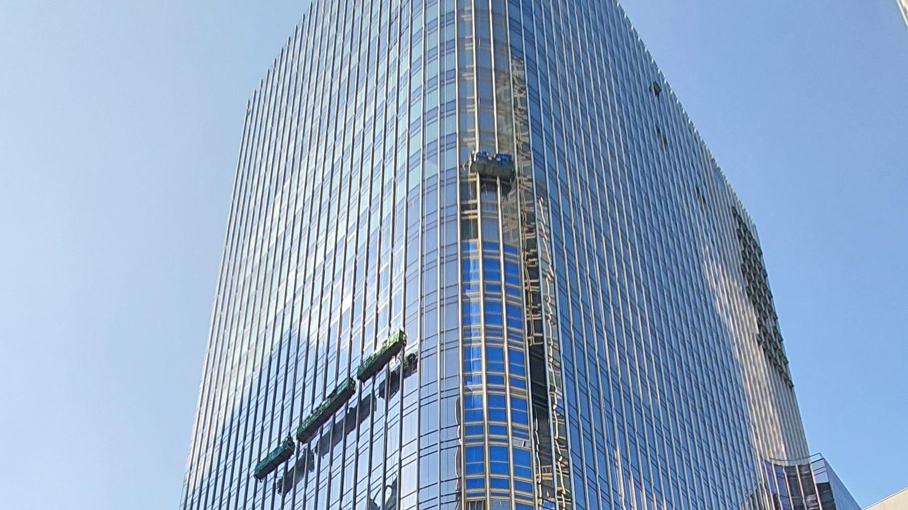 長沙灣首個雙子塔地標式甲級商廈項目「83瓊林街」，最新獲雪糕店以每月3.2萬元承租一舖位，呎租高見54元。