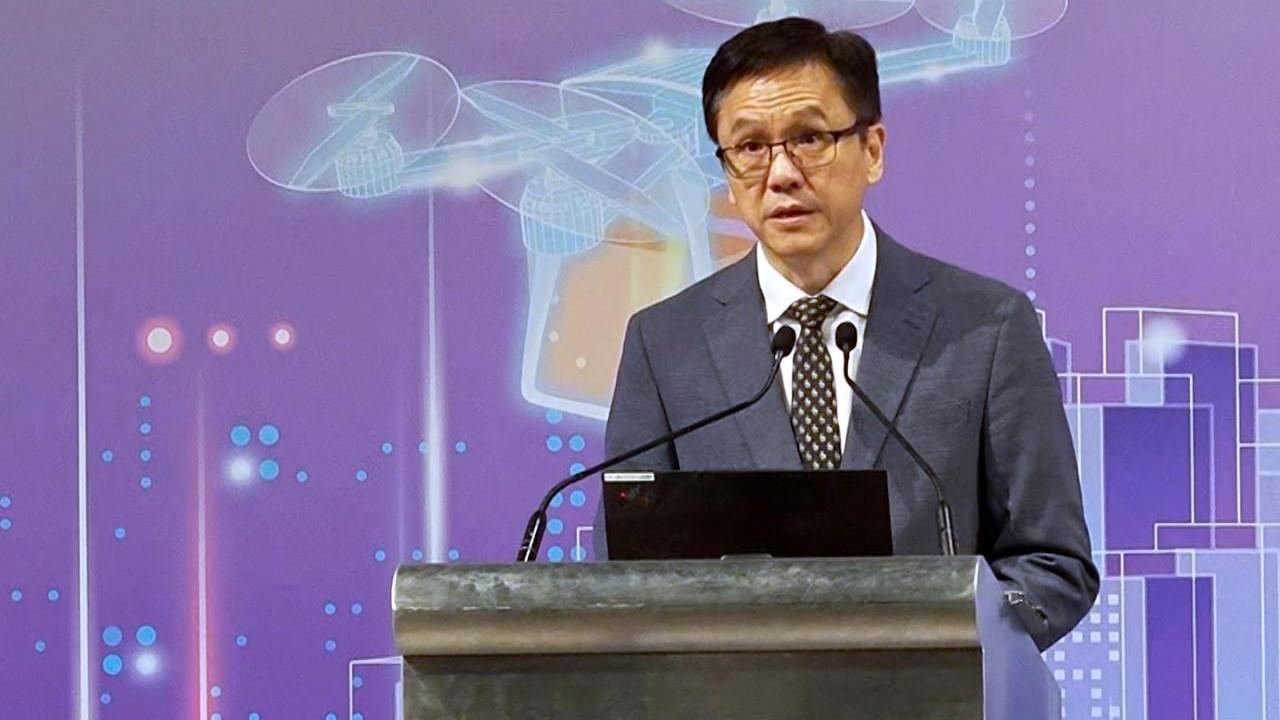 孫東表示，智慧出行與生活是智慧城市發展的關鍵領域，政府一直與相關技術研究中心等緊密合作。（港台圖片）