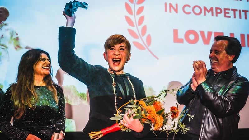 《我談的那場戀愛》奪倫敦最佳影片 吳君如上台：我哋贏咗喇