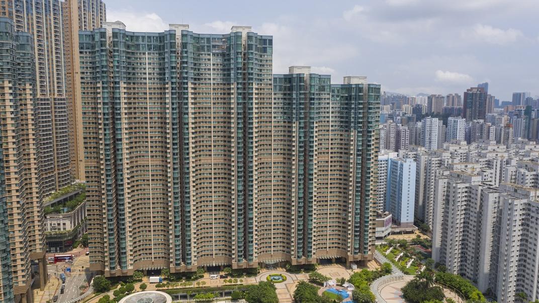 柏景灣屬柏景灣發展項目第一期，建有五幢住宅大廈 。