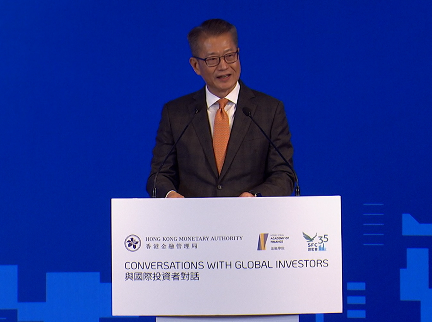 陳茂波說，香港的策略是繼續接觸傳統市場，同時利用「一帶一路」等新興市場帶來的機會。