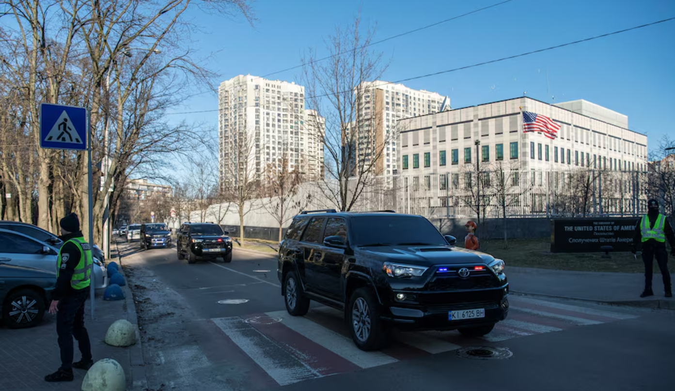 美國國務院表示，緊急關閉駐烏克蘭基輔大使館，警告收到情報指基輔可能發生大規模空襲。(路透社資料圖片)