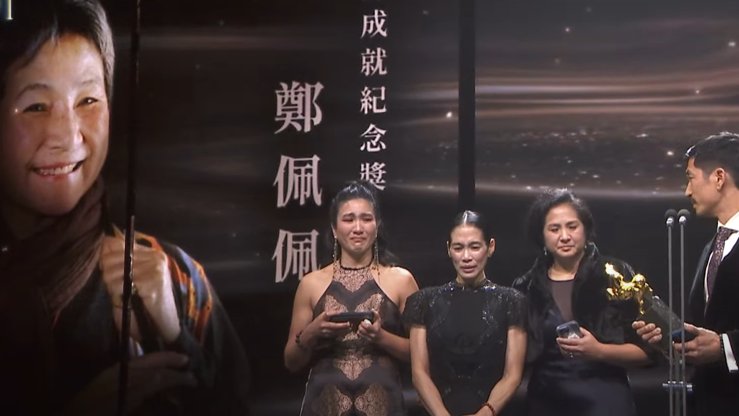 金馬61｜已故鄭佩佩獲頒終身成就獎獲李安致敬 四子女爆喊代亡母領獎