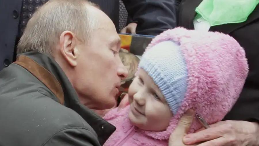 普京擬設「性愛部門」增生育率，奇招包括斷電斷網催夫妻行房。(X)