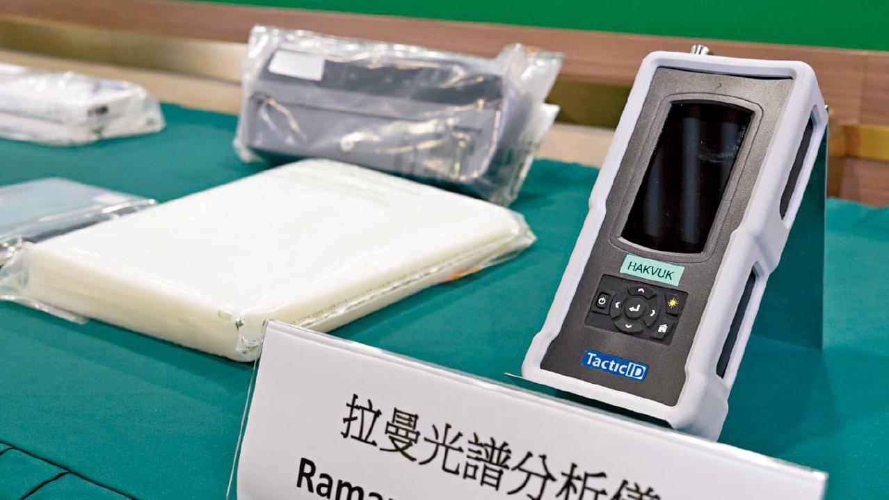 機場檢可製4.8萬粒太空油煙彈原料 破3分銷中心 海關拘7人 25歲教師涉買煙彈自用