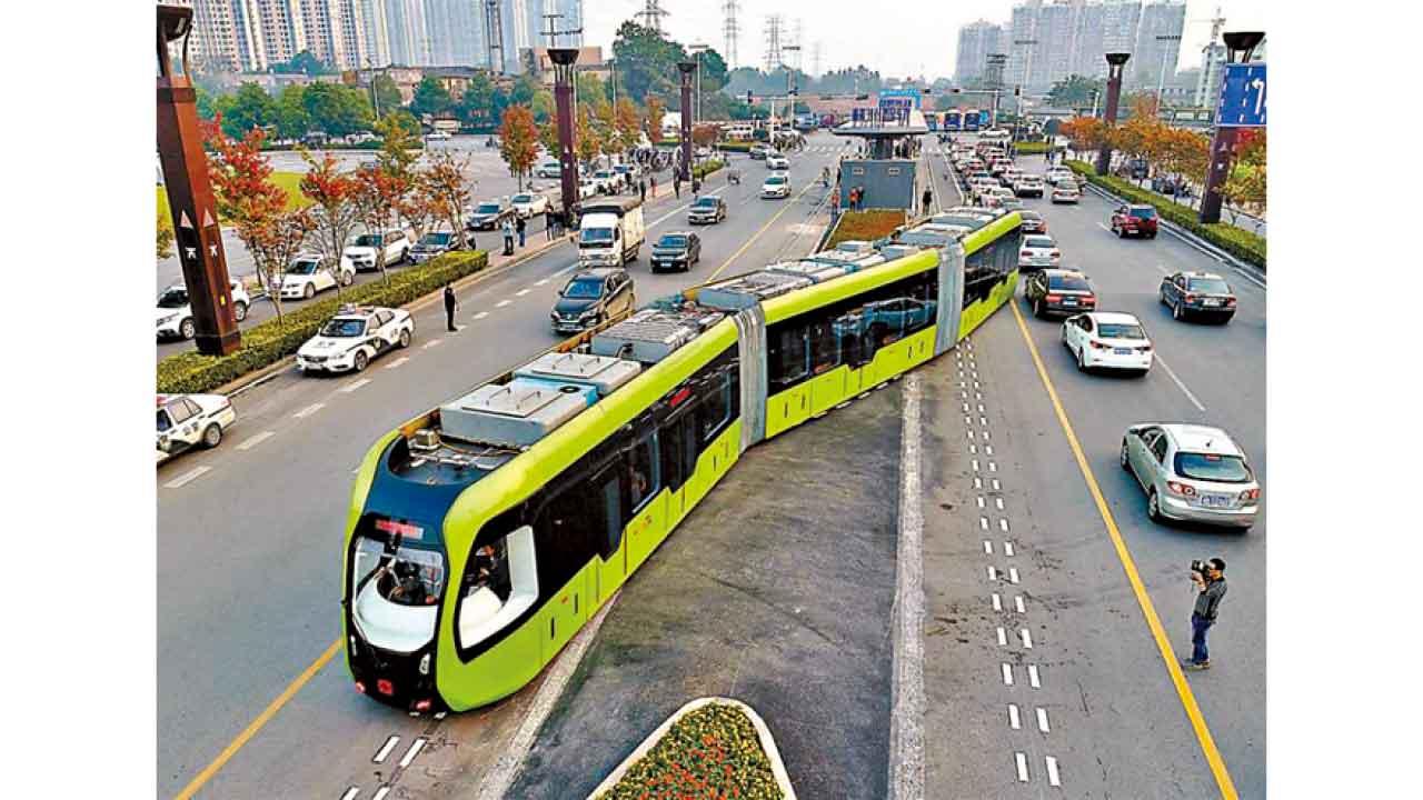 富士山人車迫爆須減碳 山梨縣擬用中國「智軌」載客