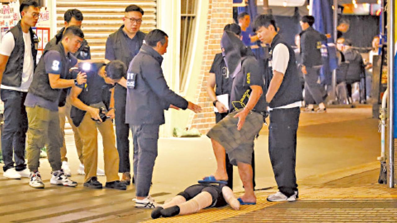 友愛邨命案重組案情 受害人倒地 疑被膝跪腳踩