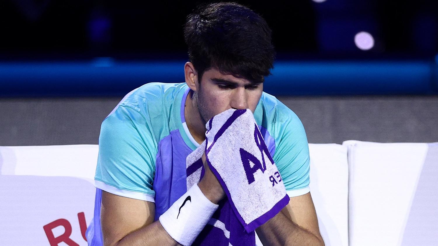 艾卡拉斯在年終賽首戰不敵魯迪。(路透社)