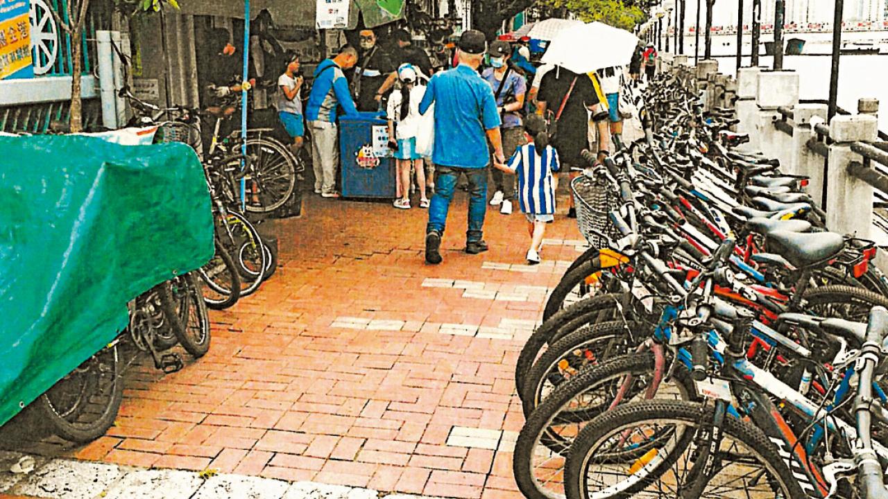 營辦商違規隨意擺放單車 申訴專員︰康文署執管欠標準