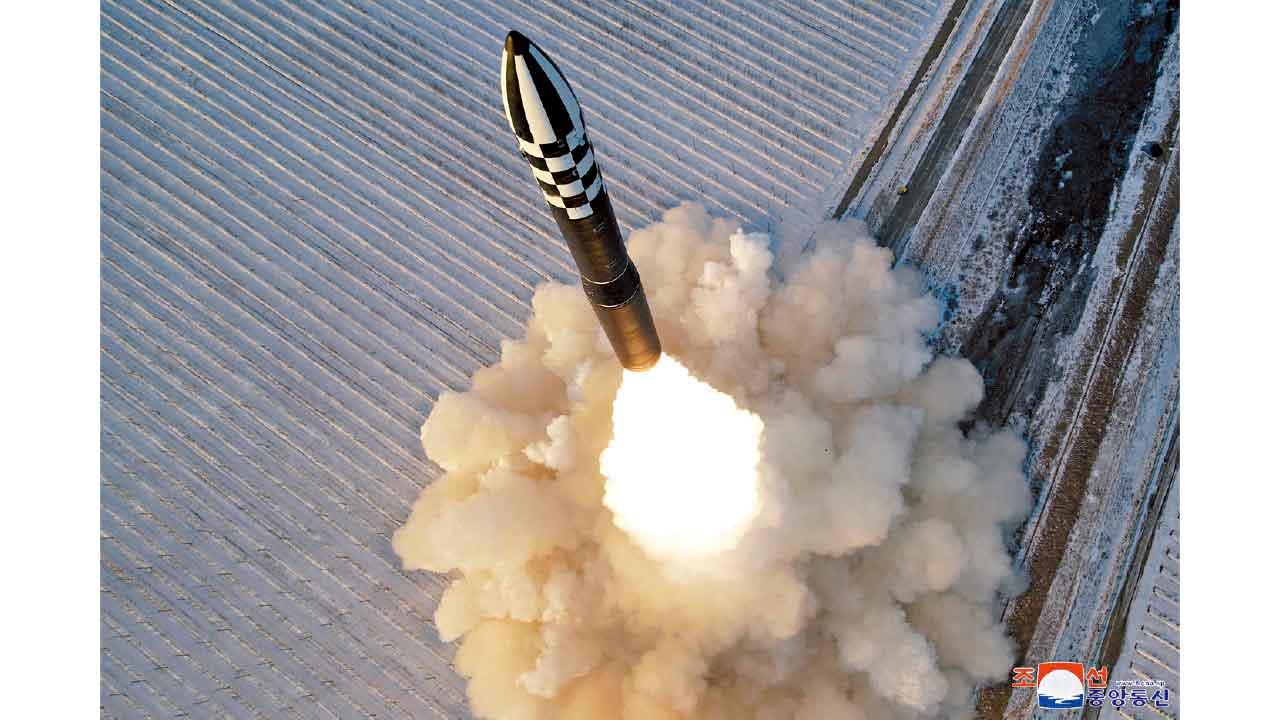 派兵援俄後 美大選前示威 北韓疑射新型洲際彈道導彈