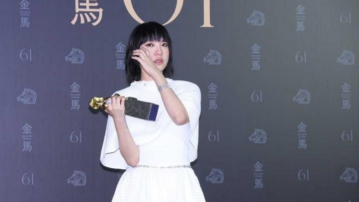 金馬獎2024｜鍾雪瑩後台爆哭 親解多謝吳君如原因