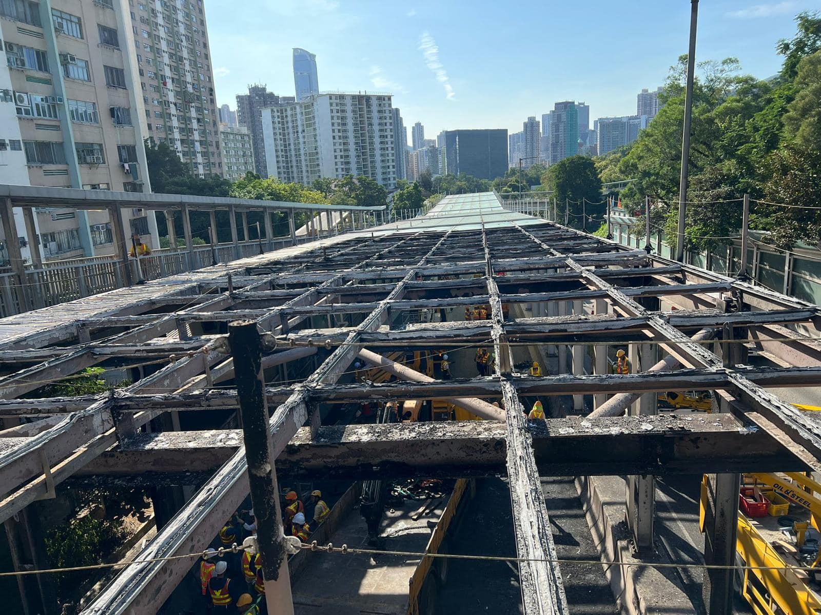 荃灣象鼻山路火警 路政署︰爭取午夜至明日清晨重開受影響路段