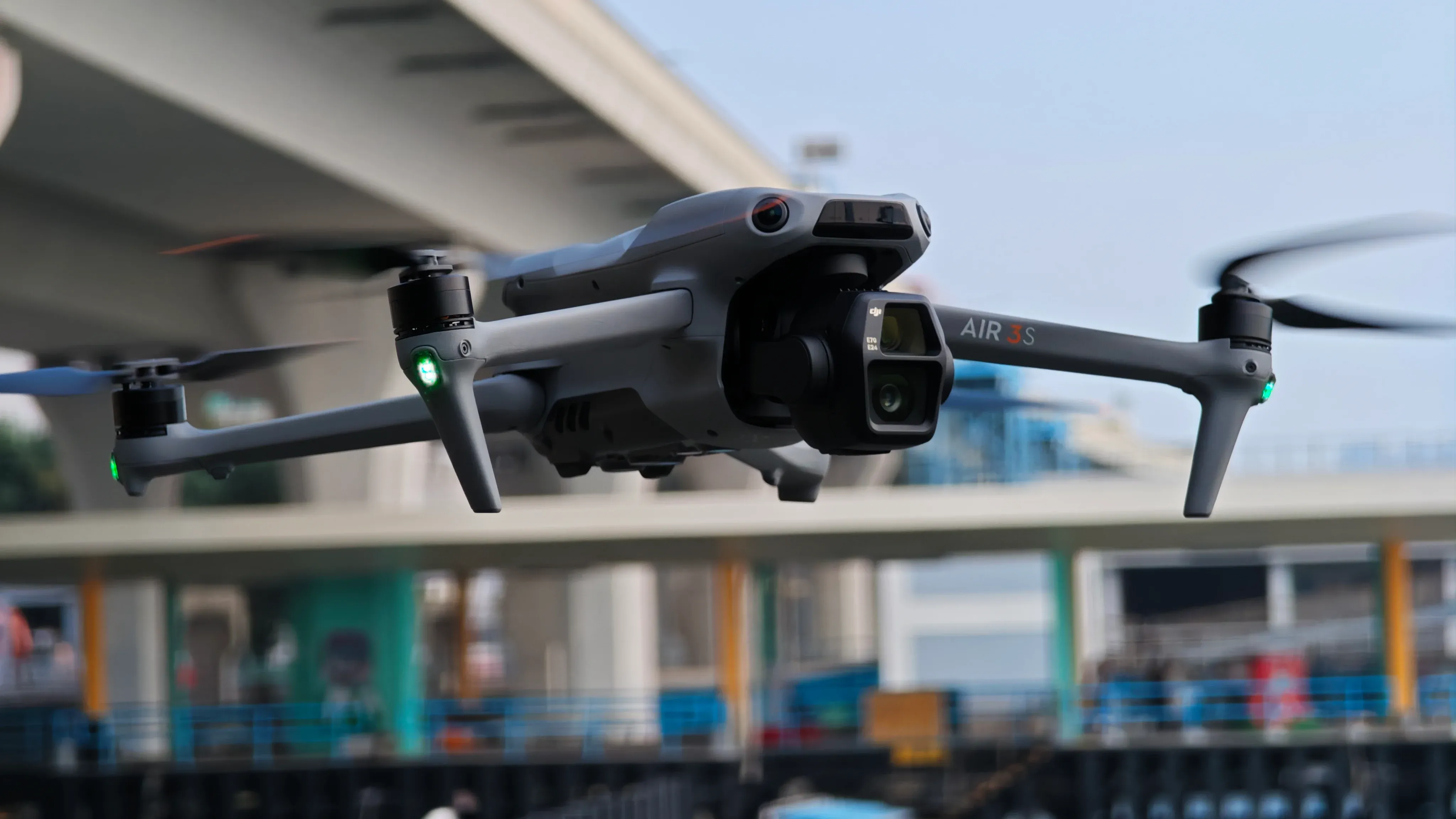 DJI Air 3S 航拍新作實測：雙鏡拍攝、突破低光瓶頸