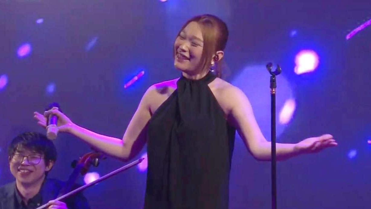 黃洛妍開小型音樂會反應熱烈 預告明年出首支個人作