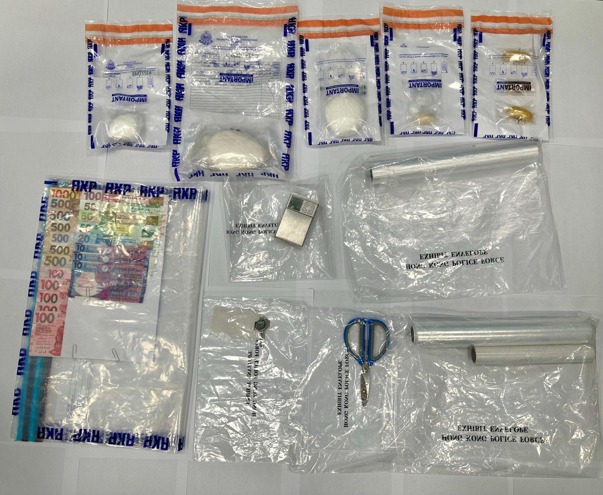 警破尖沙咀毒品包裝儲存倉 檢40萬元可卡因拘兩外籍男女(警方圖片)