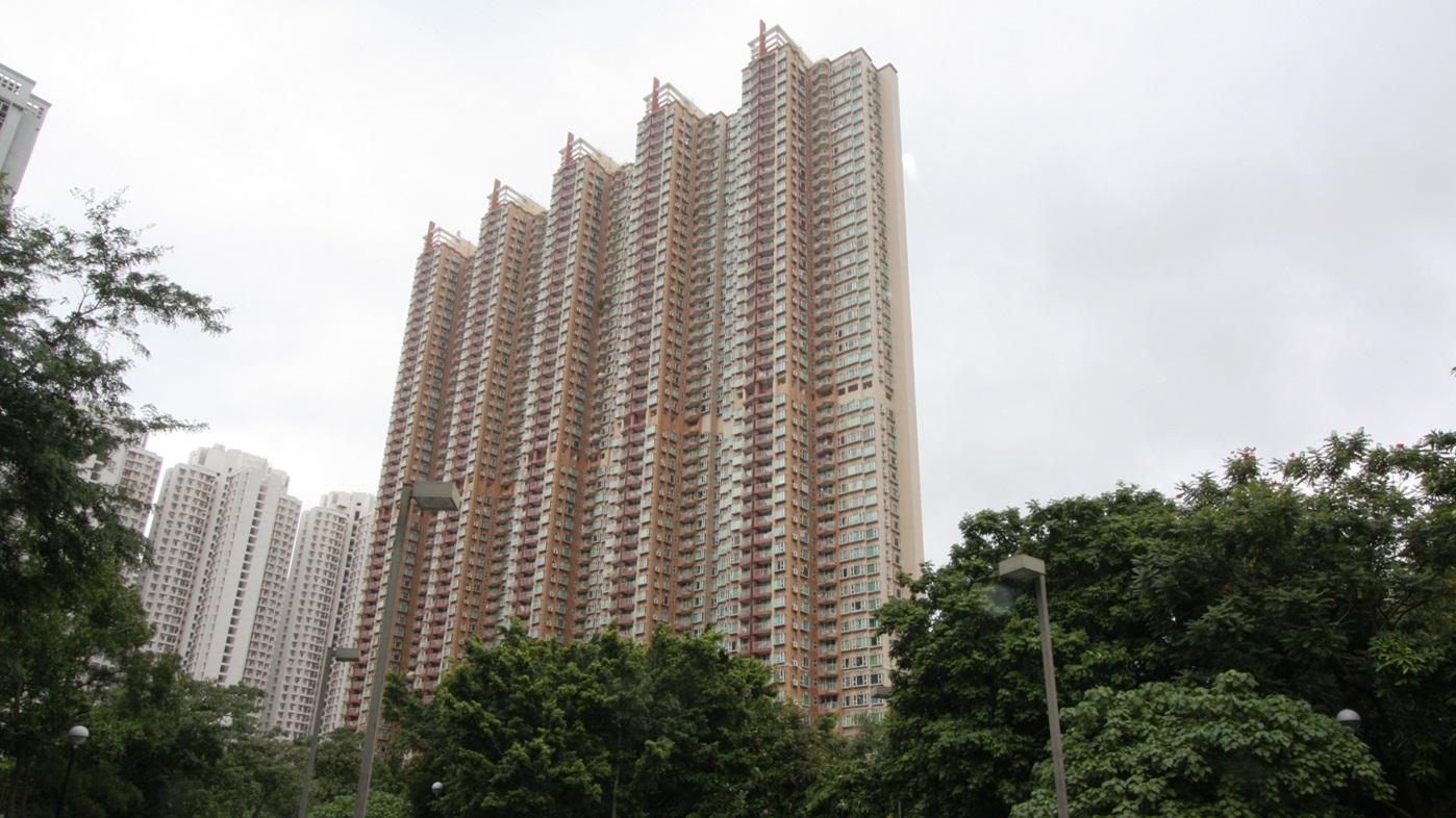 為照顧父母 孝順仔433萬購天水圍近輕鐵站兩房 呎價86xx元｜二手樓成交