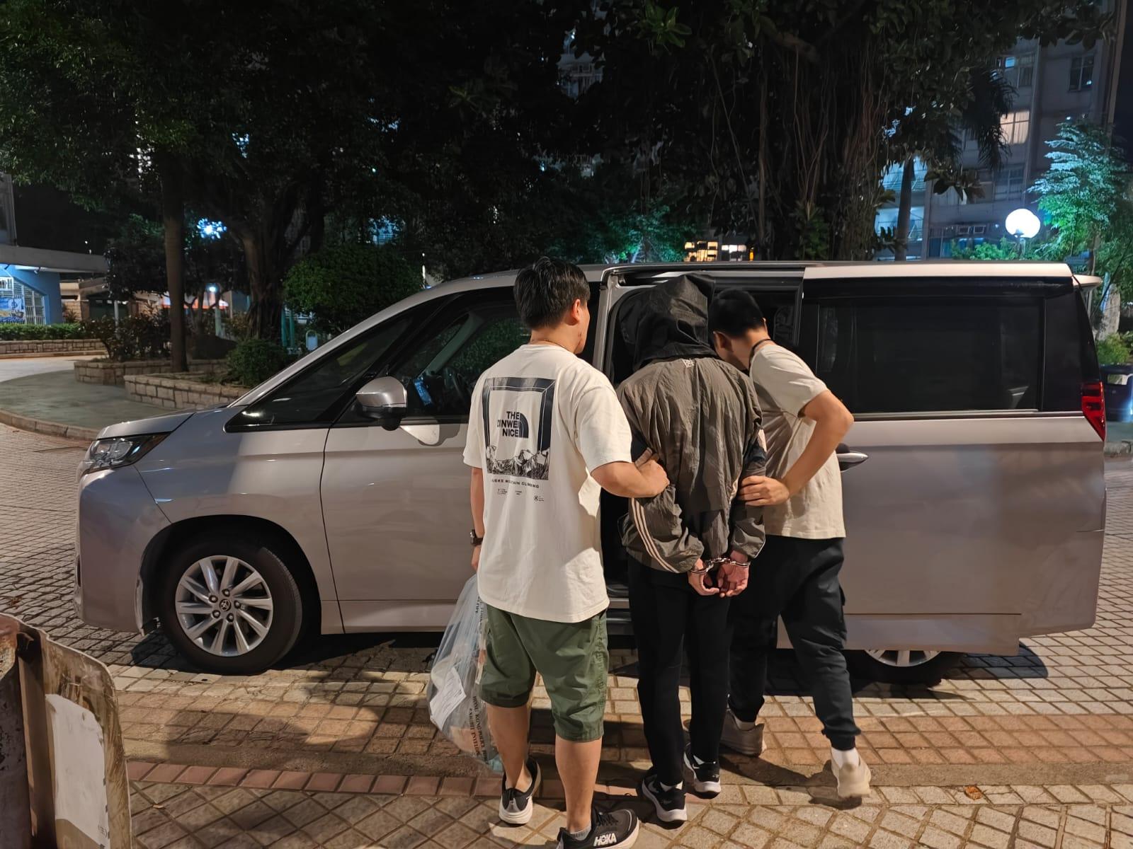 九龍城警區昨日(5日)展開反罪惡行動，搜出150萬元毒品拘一男。(警方圖片)