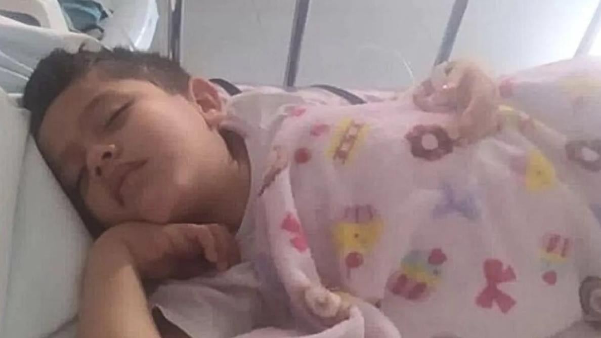 5歲男童萊維遭繼父咬斷生殖器，接受駁回手術後留醫。(互聯網)