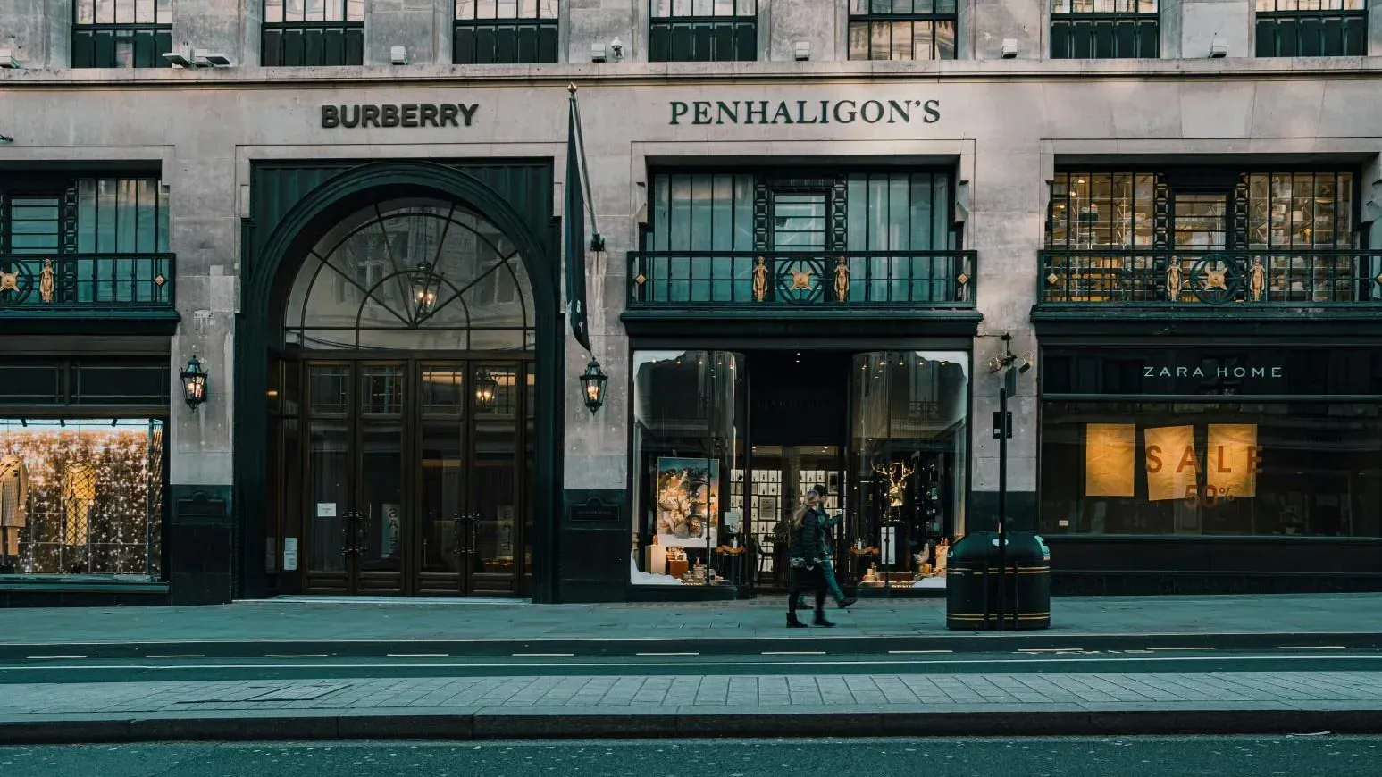 英國王室御用品牌Burberry傳被意大利羽絨服之王收購　奢侈品寒冬來了？