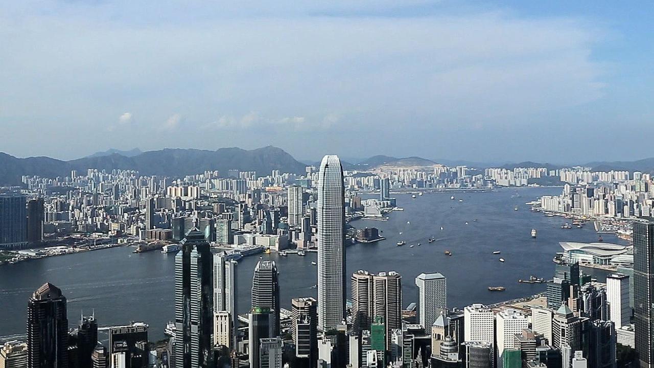 合資格申請人須投資最少3000萬港元於獲許投資資產，當中300萬港元將投放在「投資組合」。（港台圖片）