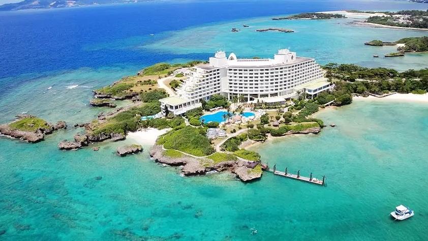 日本沖繩計劃向投宿縣內酒店或旅館等設施的住客開徵住宿稅。(互聯網)