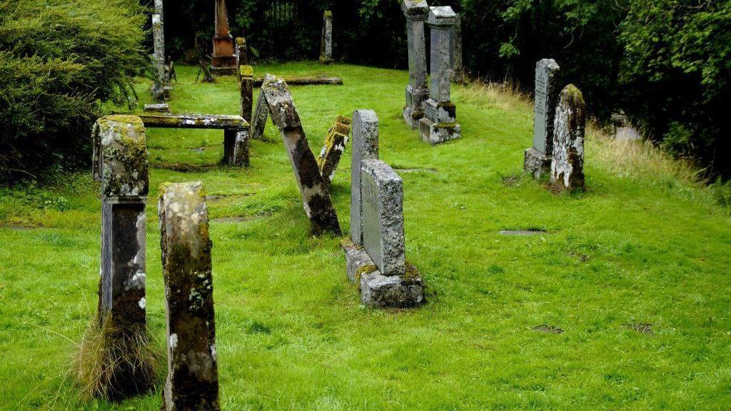 山西男掃墓揭礦企清拆墳頭　父親屍體也不見了