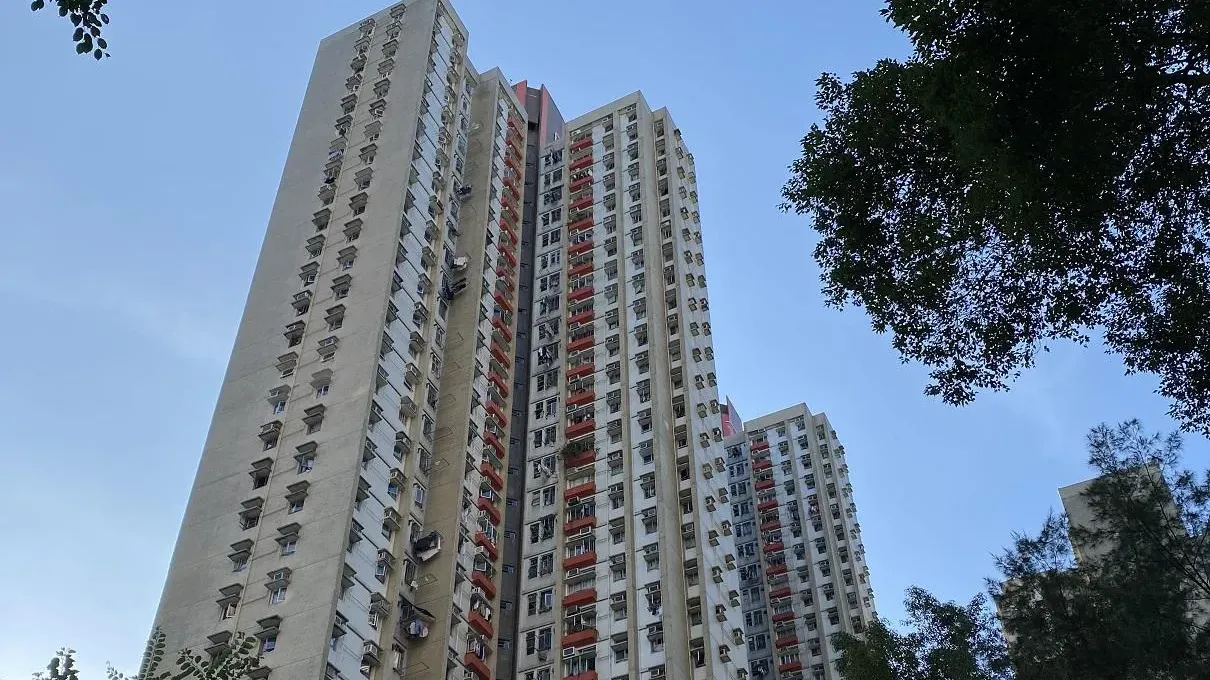 青衣居屋青泰苑已補地價兩房戶，原業主持貨20年，帳面升值315萬元轉手。