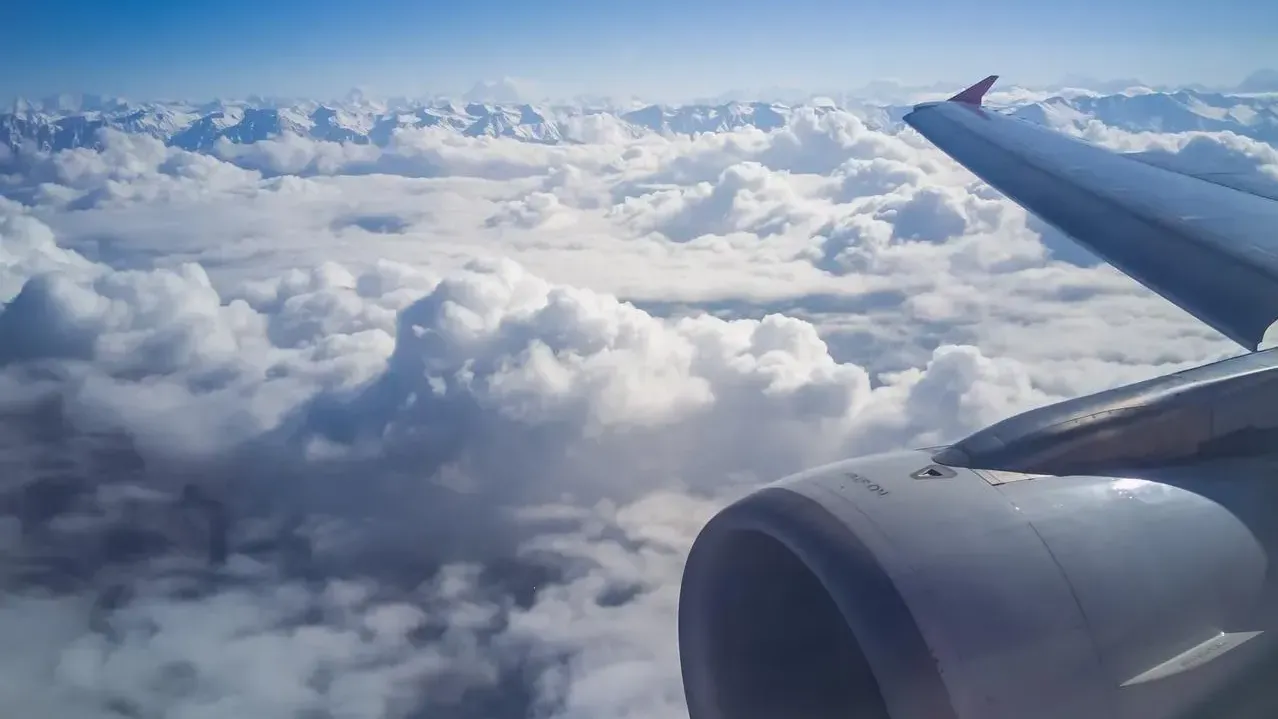 美媒指航班沒按指示轉彎險撞山　美航：沒收到系統警報