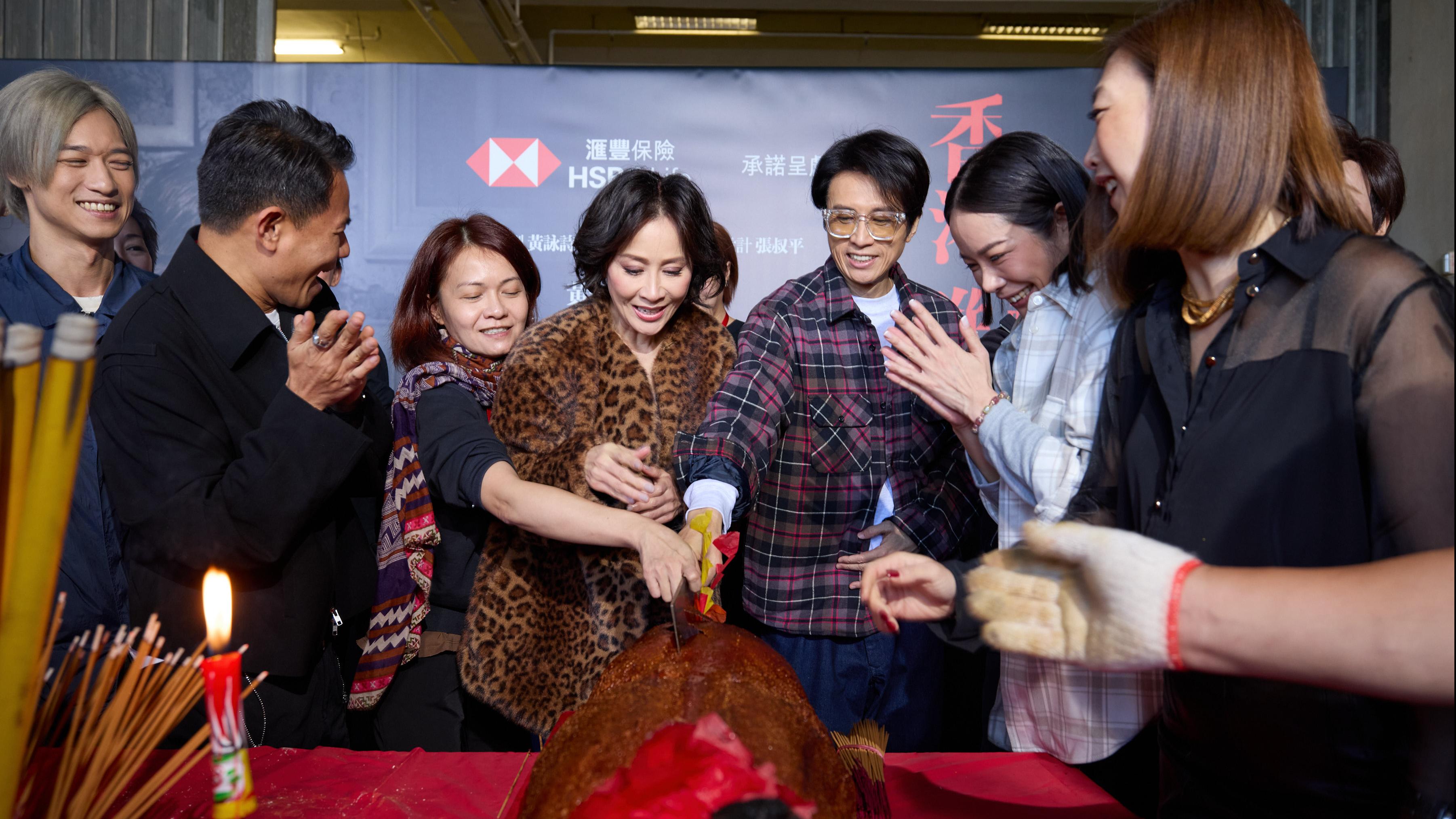 香港式離婚｜58場舞台劇今晚開鑼‬ 黃‭子華參與拜神儀式呼籲：準時入場！