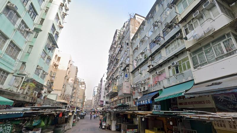 深水埗疑有飛天蠄蟧攀棚架失手墮樓，負傷逃逸。(Google Map)