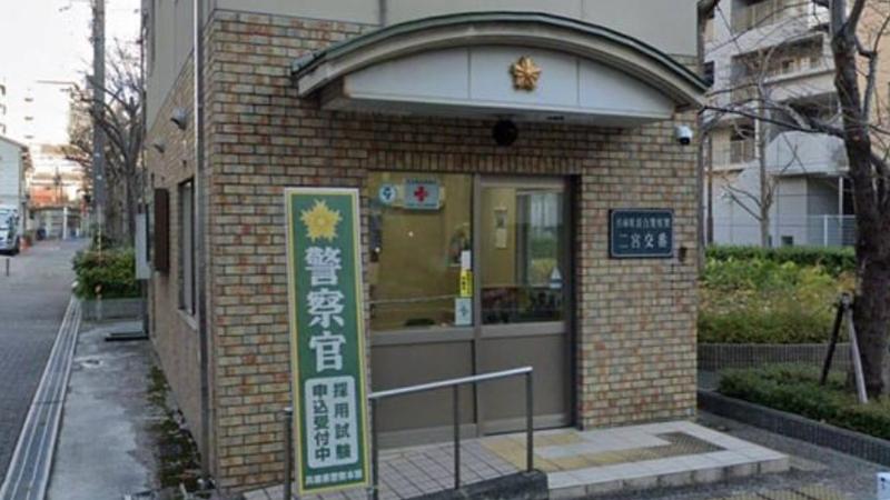 旅日中國男大生稱受「上海警方指使」，持模型機槍闖警局刑毀恐嚇被捕。(二宮派出所。網上圖片)