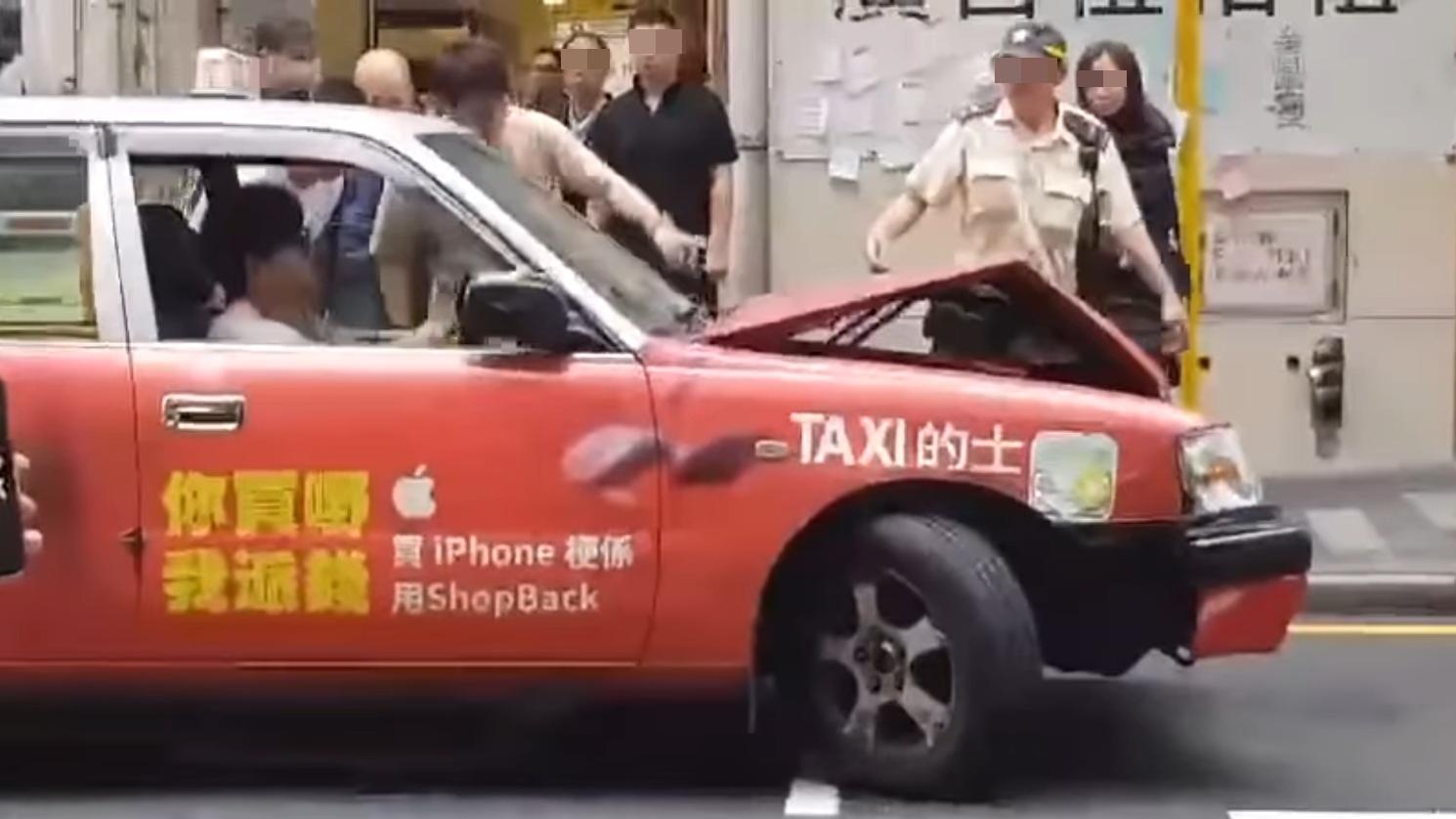 網上熱話｜觀塘的士連撞4車後逃去
