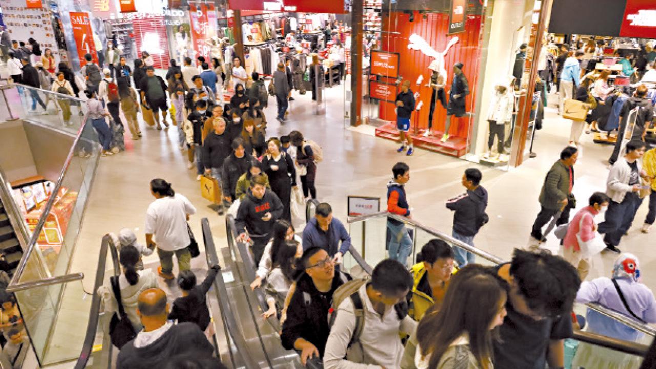 深圳赴港 首日恢復一簽多行 商戶觀望成效 旅客促更多城市「放行」 旅遊業界建議增配套吸人流