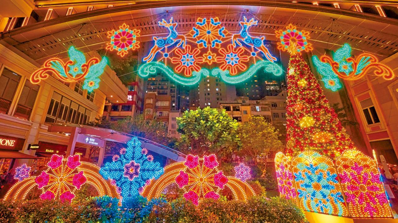 利東街辦聖誕化裝舞會 戶外飄雪匯演浪漫上演