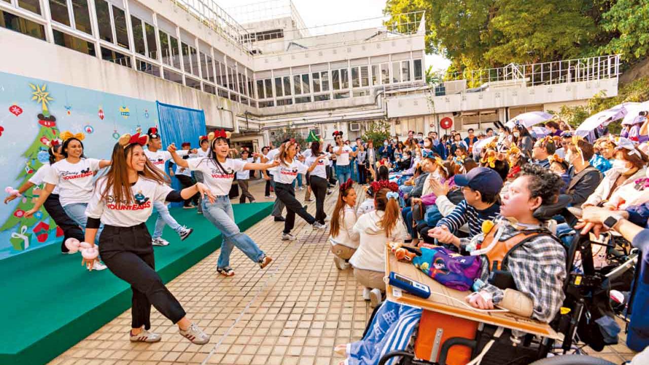 身患頑疾難訪樂園 迪士尼義工隊送歡樂 病童家屬：長期住院病童渴望關懷